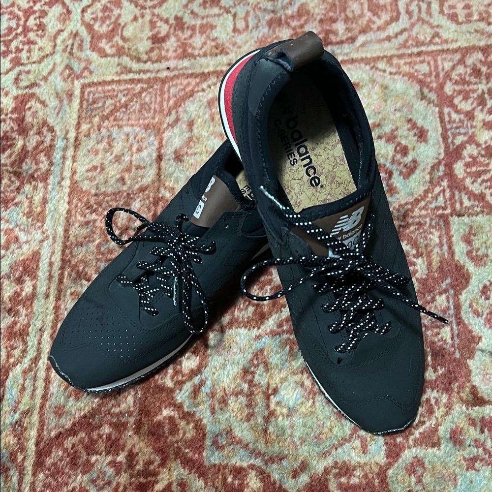 New Balance Men's Black and Red 600C sneakers 9.5